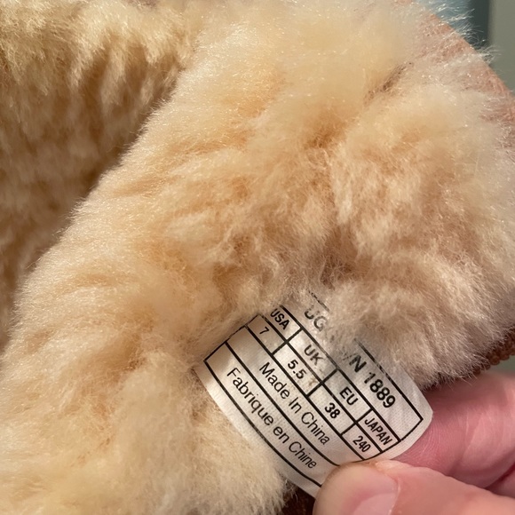 Ugg Womens Roslyn boot. Chestnut. Size 7 - Picture 7 of 8